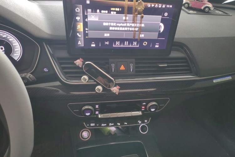 Used Audi Q5L 2022 40T Fashionable and Dynamic Model Audio And AC Panel