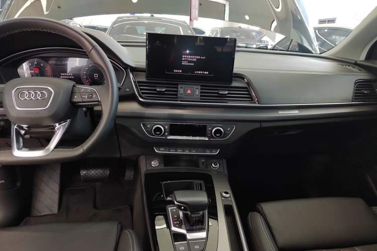 Used Audi Q5L 2022 Updated 40T Luxury Dynamic Edition Audio And AC Panel