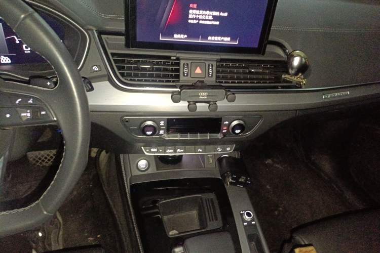 Used Audi Q5L 2022 40T Fashionable and Dynamic Model Audio And AC Panel