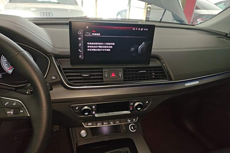 Used Audi Q5L 2022 Updated 40T Luxury Dynamic Edition Audio And AC Panel