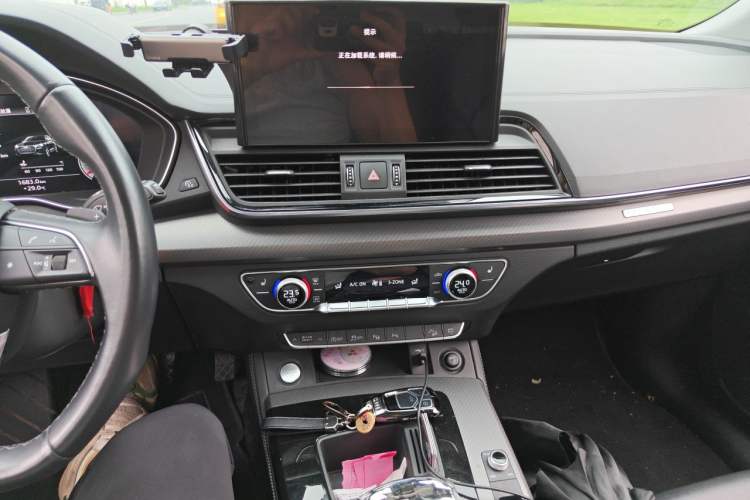 Used Audi Q5L 2022 40T Luxury Dynamic Model Audio And AC Panel