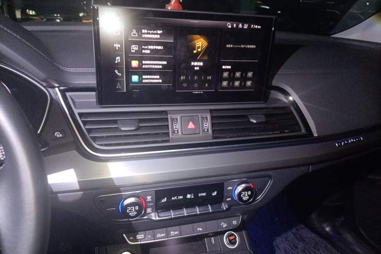 Used Audi Q5L 2022 40T Fashionable and Dynamic Model Audio And AC Panel