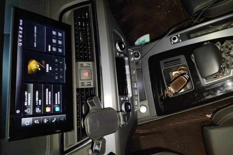 Used Audi Q5L 2022 40T Fashionable and Dynamic Model Audio And AC Panel
