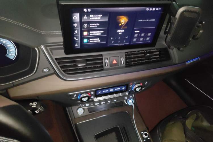 Used Audi Q5L 2022 45T Luxury Elegant Model Audio And AC Panel