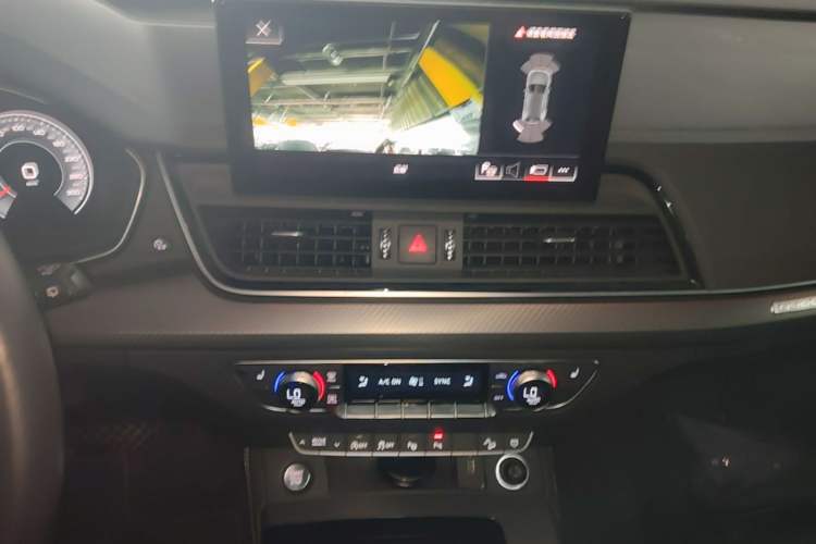 Used Audi Q5L 2022 Updated 40T Luxury Dynamic Edition Audio And AC Panel