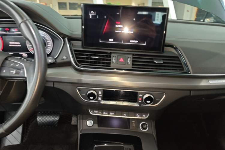 Used Audi Q5L 2022 40T Fashionable and Dynamic Model Audio And AC Panel