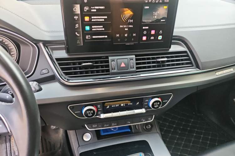Used Audi Q5L 2022 40T Fashionable and Dynamic Model Audio And AC Panel