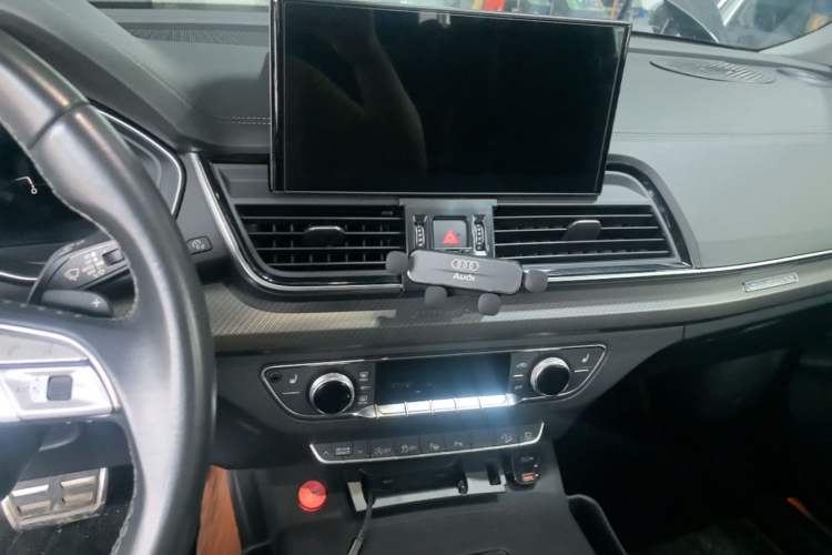 Used Audi Q5L 2022 40T Luxury Dynamic Model Audio And AC Panel