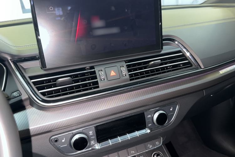 Used Audi Q5L 2022 40T Fashionable and Dynamic Model Audio And AC Panel