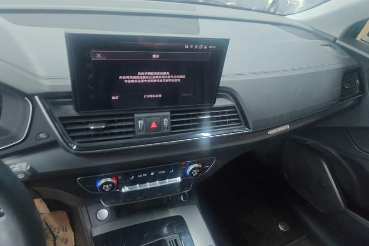 Used Audi Q5L 2022 40T Fashionable and Elegant Model Audio And AC Panel