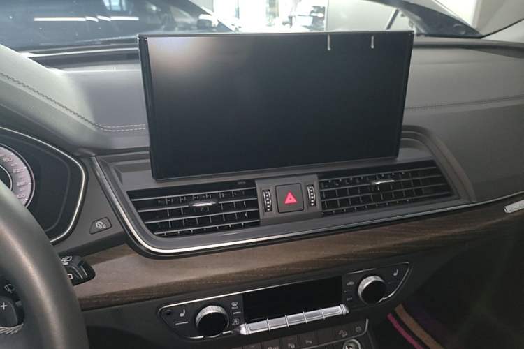 Used Audi Q5L 2022 Updated Version 45T Luxury Prestige Edition Audio And AC Panel