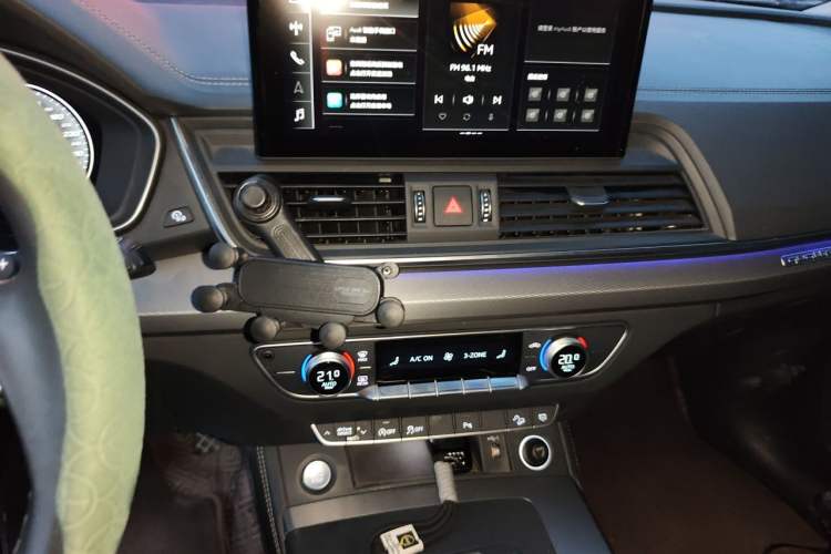 Used Audi Q5L 2022 40T Fashionable and Elegant Model Audio And AC Panel