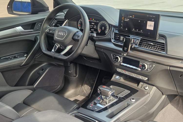Used Audi Q5L 2022 40T Fashionable and Dynamic Model Audio And AC Panel