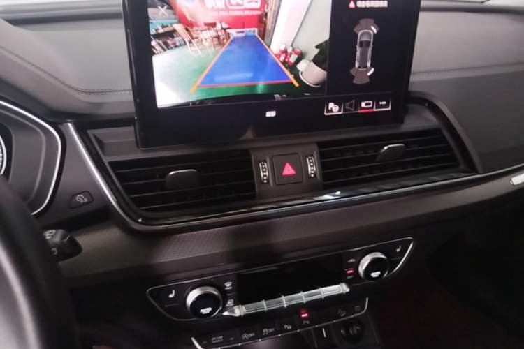 Used Audi Q5L 2022 Updated 40T Luxury Dynamic Edition Audio And AC Panel