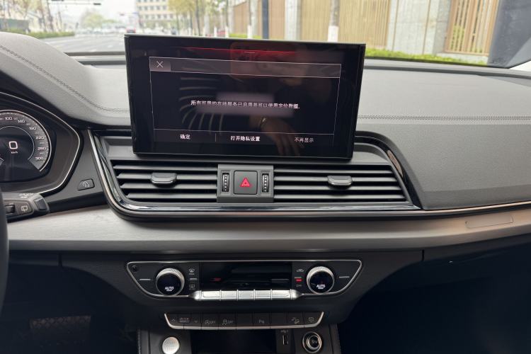 Used Audi Q5L 2022 40T Fashionable and Dynamic Model Audio And AC Panel