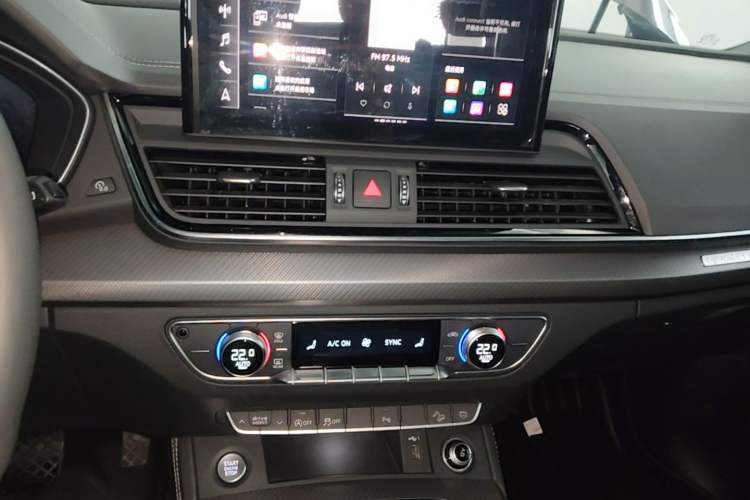 Used Audi Q5L 2022 40T Fashionable and Dynamic Model Audio And AC Panel