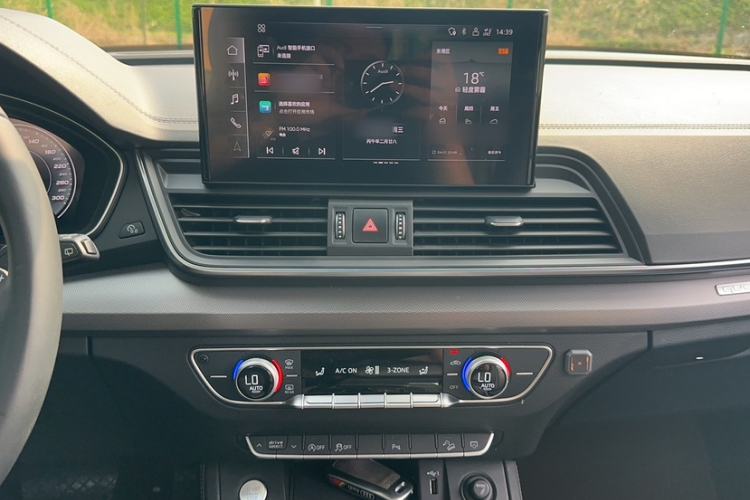 Used Audi Q5L 2022 40T Fashionable and Elegant Model Audio And AC Panel