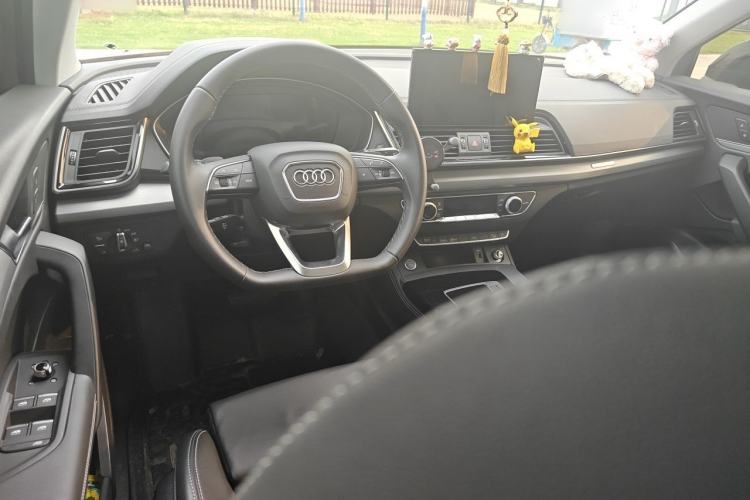 Used Audi Q5L 2022 40T Fashionable and Dynamic Model Center Console
