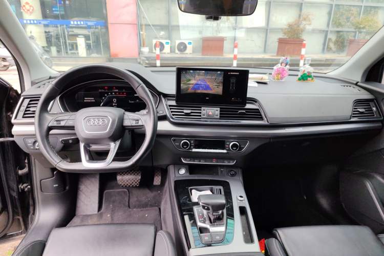 Used Audi Q5L 2022 40T Fashionable and Dynamic Model Center Console