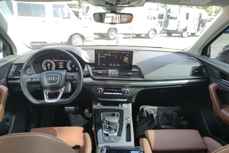 Used Audi Q5L 2022 40T Luxury Dynamic Model Center Console