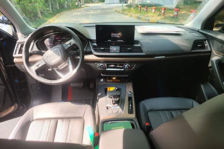 Used Audi Q5L 2022 40T Luxury Elegant Model Center Console