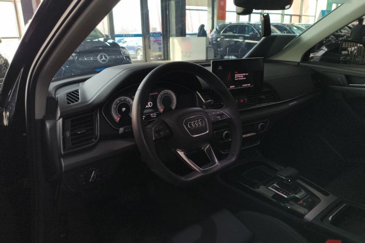 Used Audi Q5L 2022 40T Fashionable and Dynamic Model Center Console