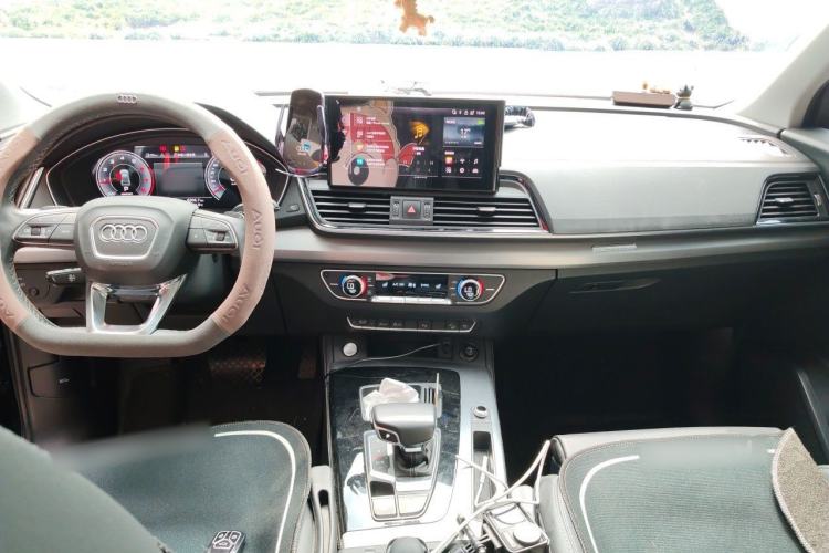 Used Audi Q5L 2022 40T Fashionable and Dynamic Model Center Console
