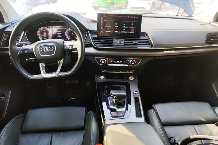 Used Audi Q5L 2022 40T Fashionable and Dynamic Model Center Console