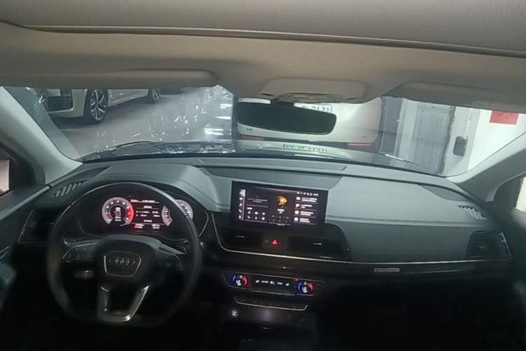 Used Audi Q5L 2022 40T Luxury Dynamic Model Center Console