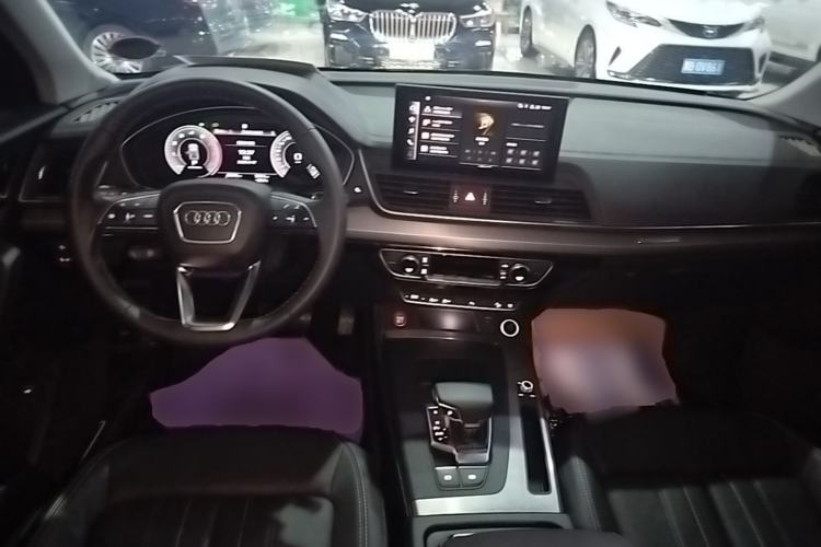 Used Audi Q5L 2022 40T Fashionable and Elegant Model Center Console