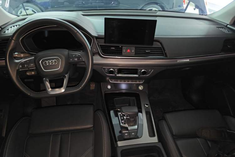 Used Audi Q5L 2022 40T Luxury Dynamic Model Center Console