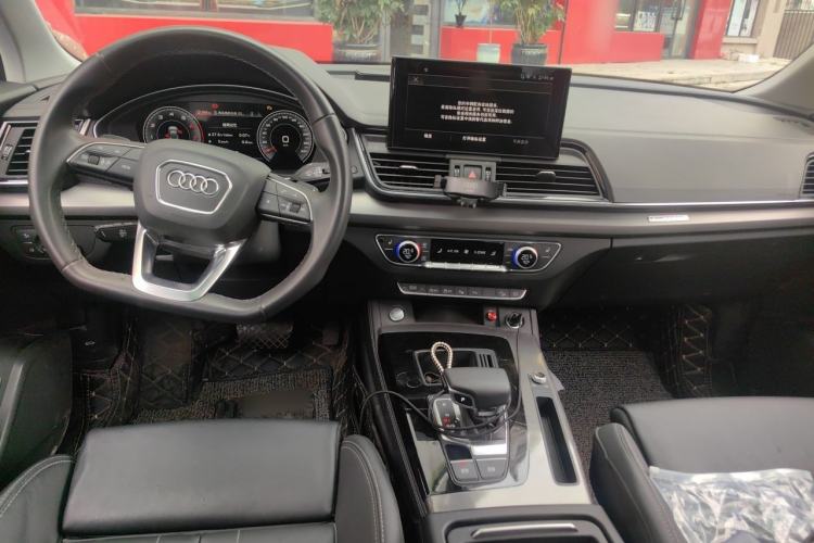 Used Audi Q5L 2022 40T Luxury Dynamic Model Center Console