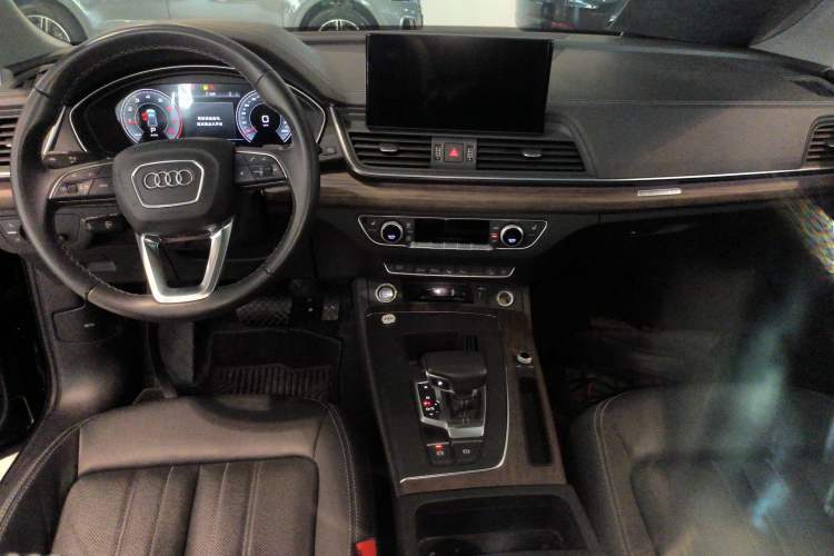 Used Audi Q5L 2022 40T Luxury Elegant Model Center Console