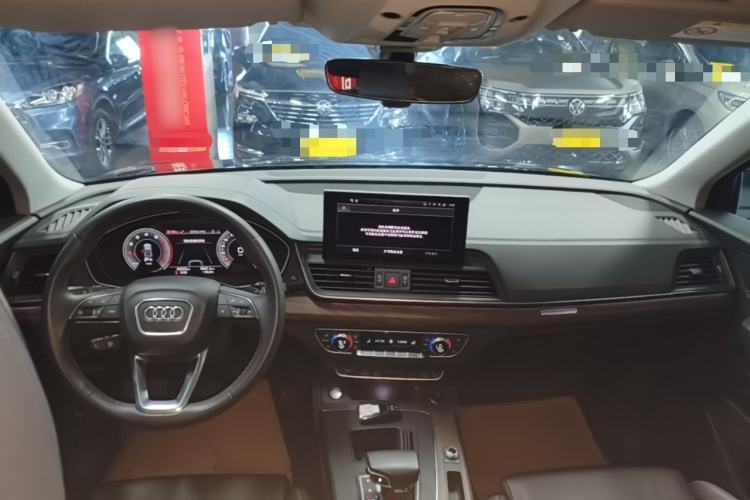 Used Audi Q5L 2022 40T Fashionable and Elegant Model Center Console