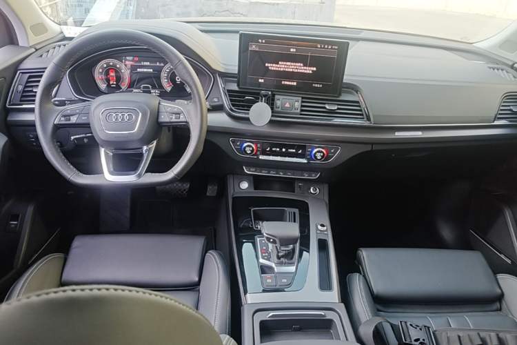 Used Audi Q5L 2022 45T Luxury Dynamic Model Center Console