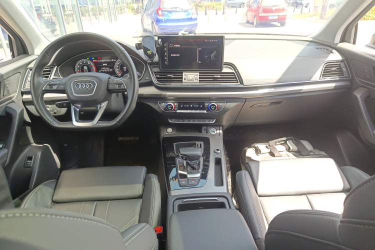 Used Audi Q5L 2022 Updated 40T Luxury Dynamic Edition Center Console