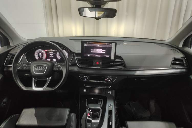 Used Audi Q5L 2022 40T Fashionable and Dynamic Model Center Console