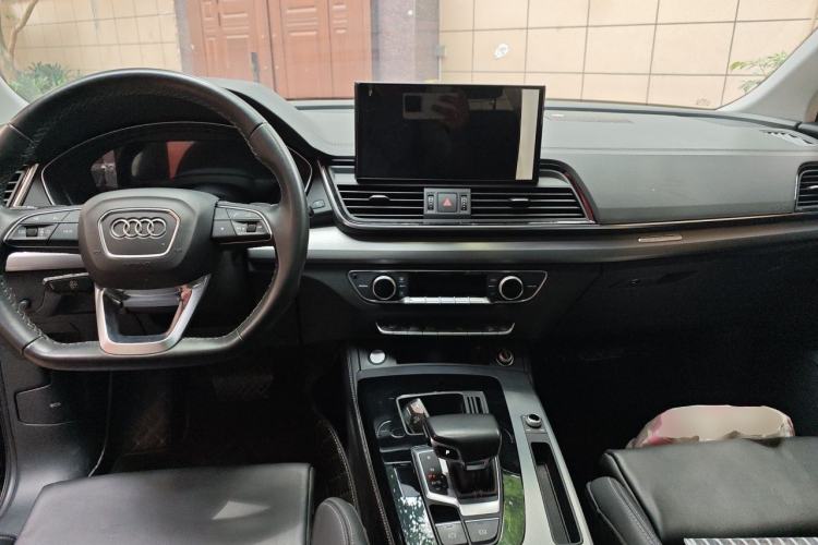 Used Audi Q5L 2022 40T Fashionable and Dynamic Model Center Console
