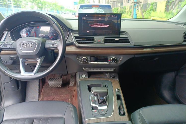 Used Audi Q5L 2022 40T Luxury Elegant Model Center Console
