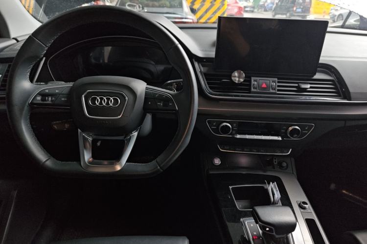 Used Audi Q5L 2022 40T Luxury Dynamic Model Center Console