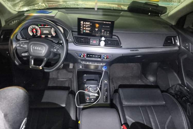 Used Audi Q5L 2022 40T Fashionable and Dynamic Model Center Console
