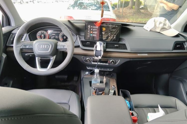 Used Audi Q5L 2022 40T Luxury Elegant Model Center Console