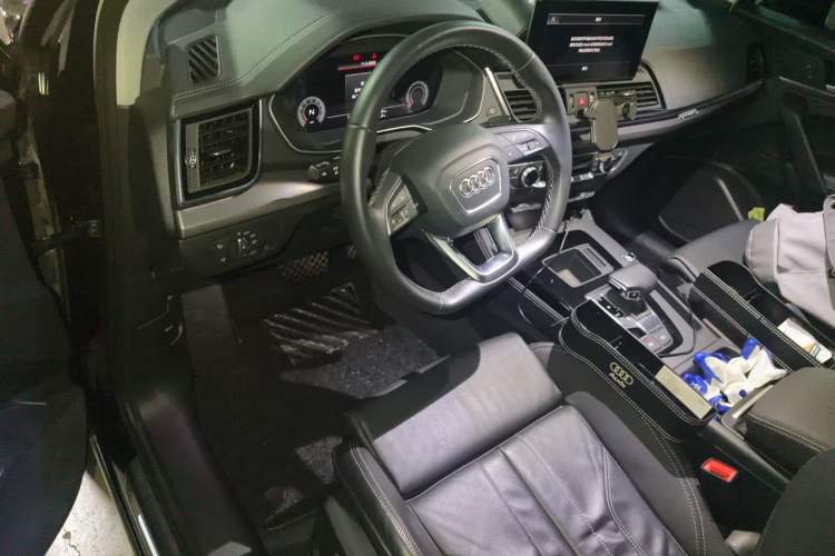 Used Audi Q5L 2022 40T Luxury Dynamic Model Center Console