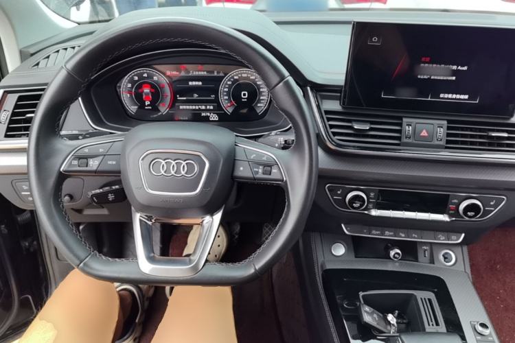 Used Audi Q5L 2022 40T Luxury Dynamic Model Center Console