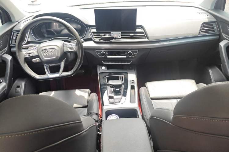 Used Audi Q5L 2022 40T Fashionable and Dynamic Model Center Console
