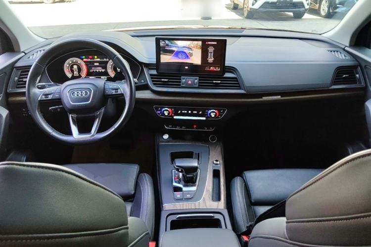 Used Audi Q5L 2022 40T Fashionable and Elegant Model Center Console