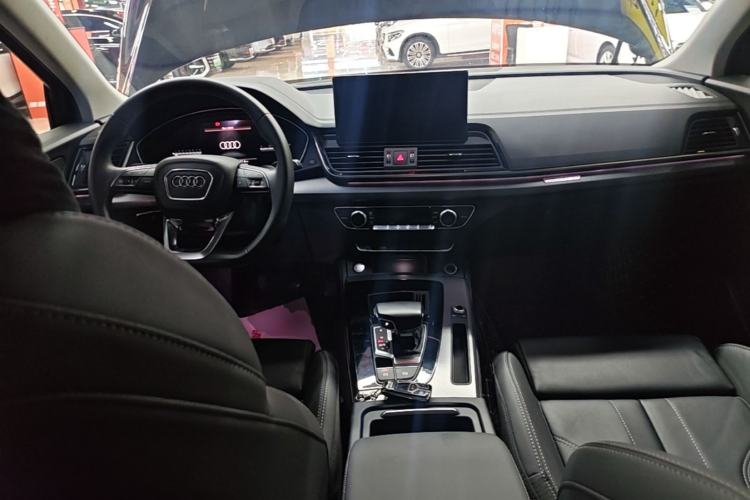 Used Audi Q5L 2022 40T Fashionable and Dynamic Model Center Console