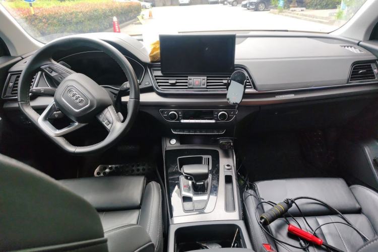 Used Audi Q5L 2022 40T Luxury Dynamic Model Center Console