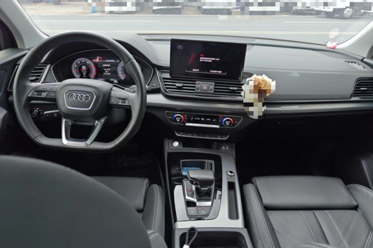 Used Audi Q5L 2022 40T Fashionable and Dynamic Model Center Console