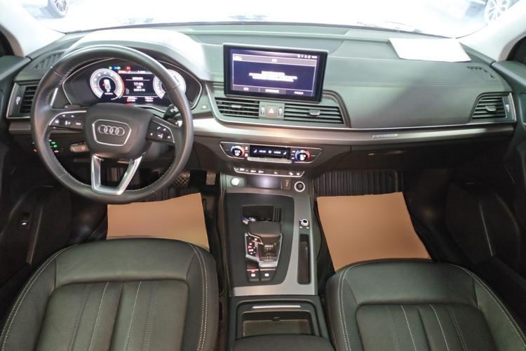 Used Audi Q5L 2022 40T Fashionable and Elegant Model Center Console